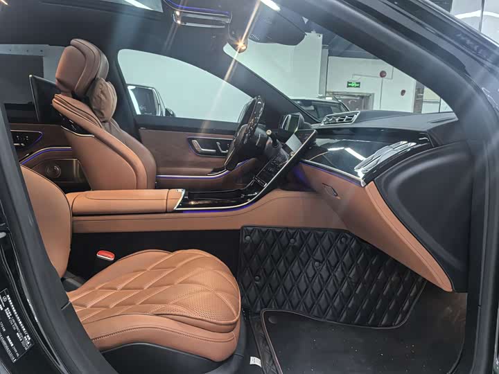 Zdjęcie 8 - Mercedes-Benz Maybach S-Class