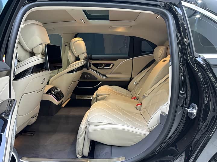 Фото 9 - Mercedes-Benz Maybach S-Class