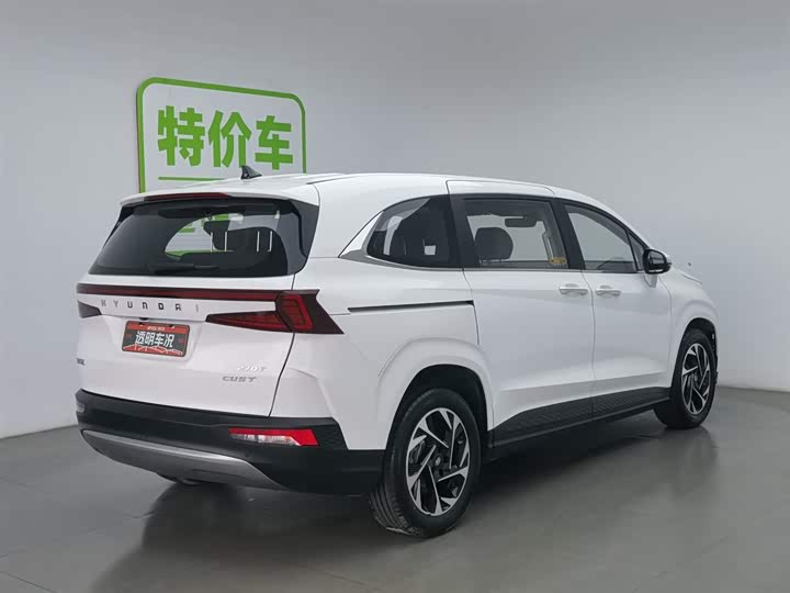 Photo 2 - Hyundai Custo