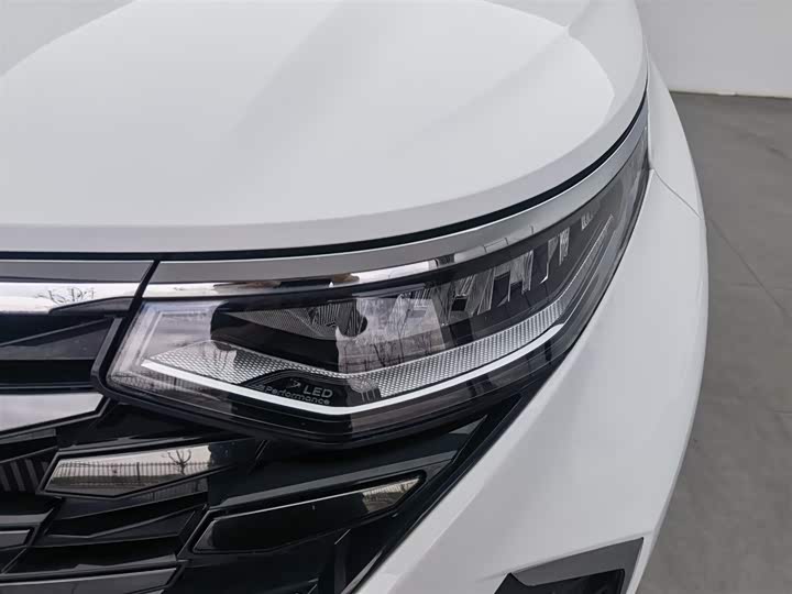 Photo 7 - Hyundai Custo