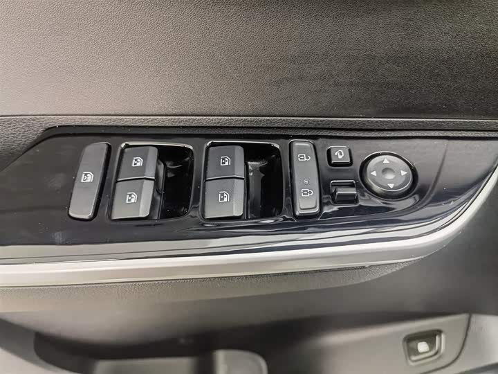 Photo 9 - Hyundai Custo