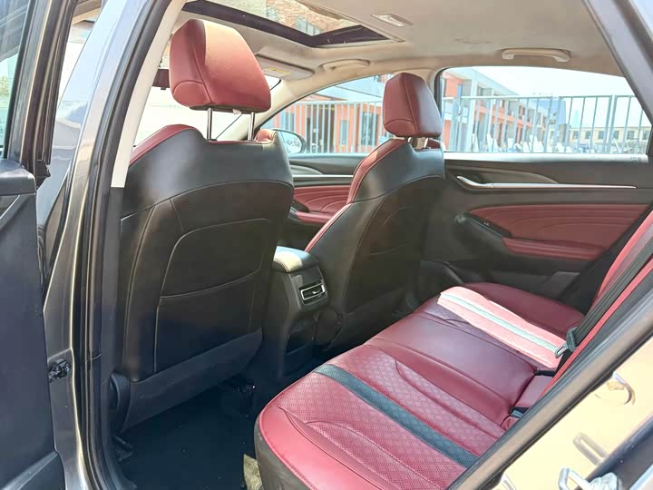 Фото 9 - Changan Eado Plus