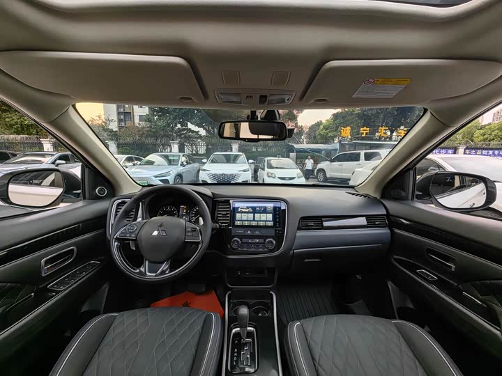 Mitsubishi Outlander 2021 2021款 2.4L 四驱致享版 7座