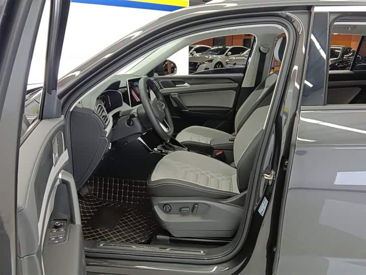 Volkswagen Tayron 2024 2024款 330TSI 两驱豪华Plus进阶版