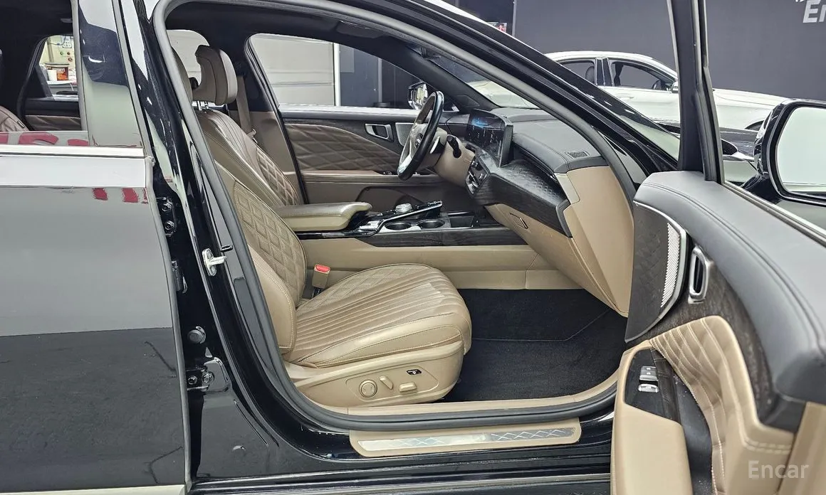 Photo 11 - Kia K8