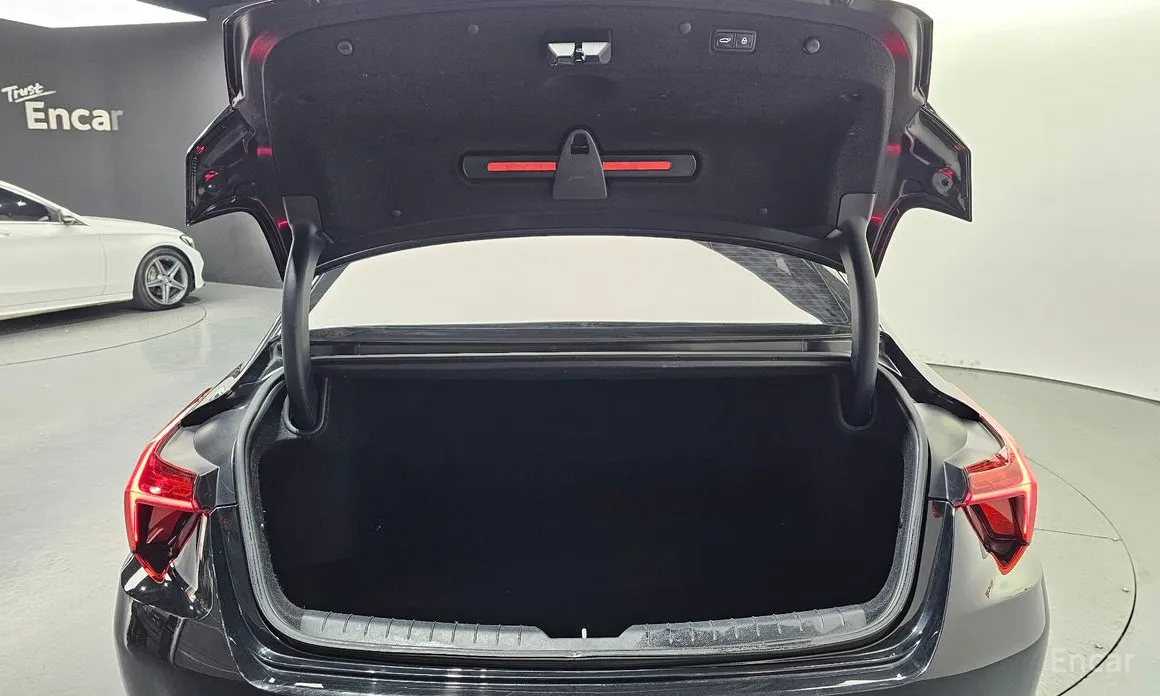Photo 20 - Kia K8