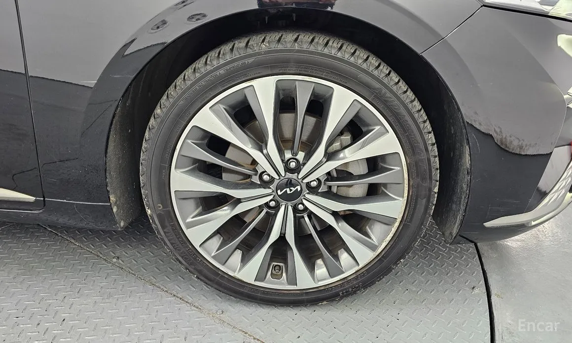 Photo 5 - Kia K8