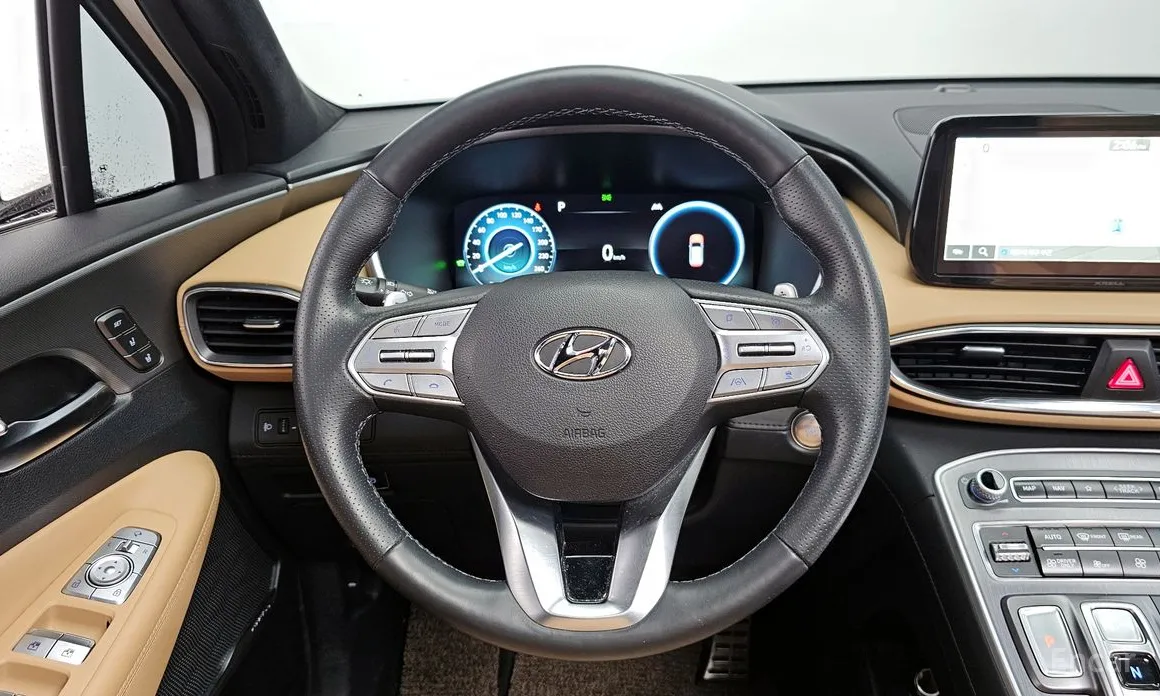 Фото 14 - Hyundai Santa Fe