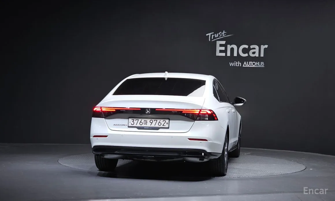 Фото 4 - Honda Accord