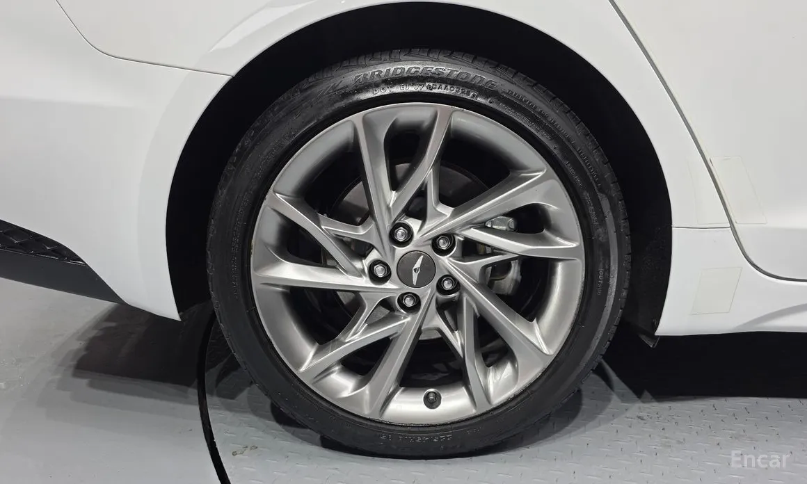 صورة 5 - Genesis G70