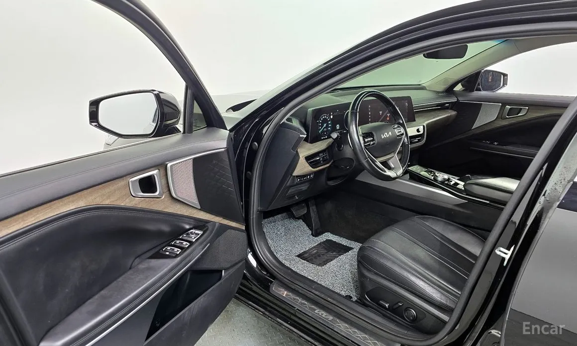 Photo 10 - Kia K8
