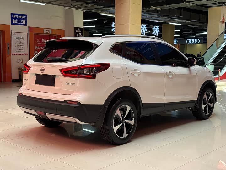 Фото 4 - Nissan Qashqai
