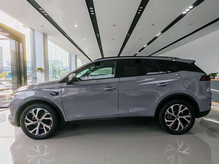 Фото 3 - BYD Tang Hybrid/EV