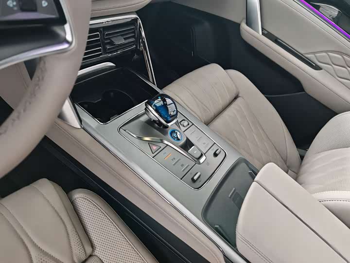 Фото 4 - BYD Tang Hybrid/EV