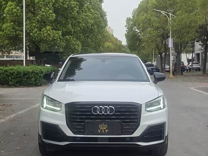 Photo 2 - Audi Q2L