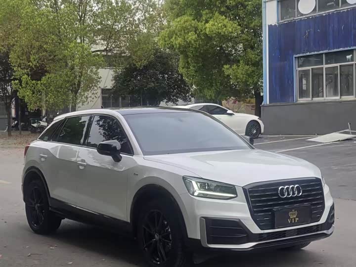 Photo 3 - Audi Q2L