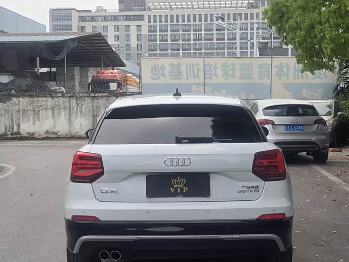 Photo 4 - Audi Q2L