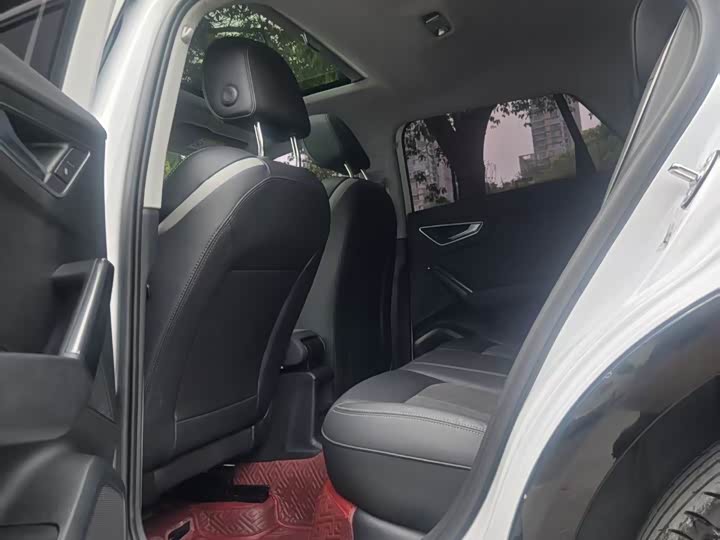 Photo 6 - Audi Q2L
