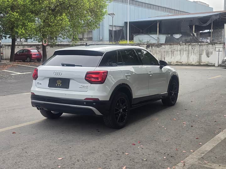 Photo 9 - Audi Q2L