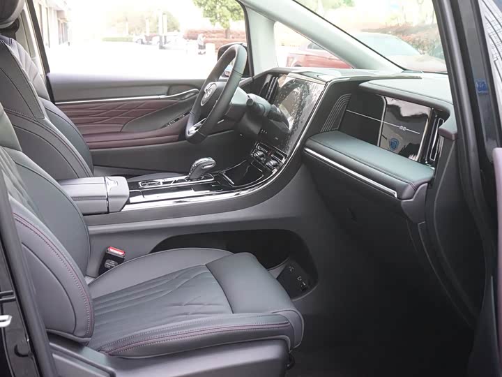 GAC Trumpchi M8 2024 2024款 大师系列 400T 尊贵版