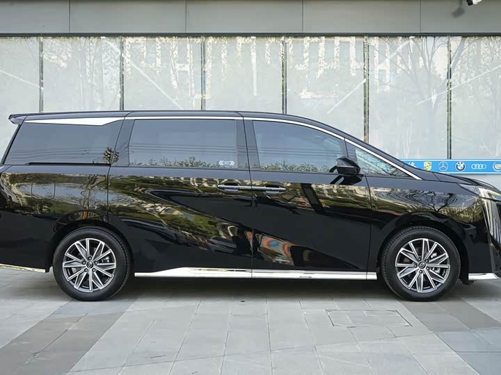 GAC Trumpchi M8 2024 2024款 大师系列 400T 尊贵版