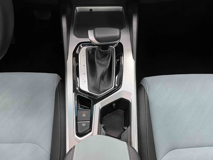 Geely Emgrand L 2022 2022款 1.4T CVT至尊型