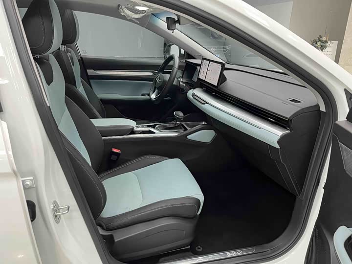 Geely Emgrand L 2022 2022款 1.4T CVT至尊型
