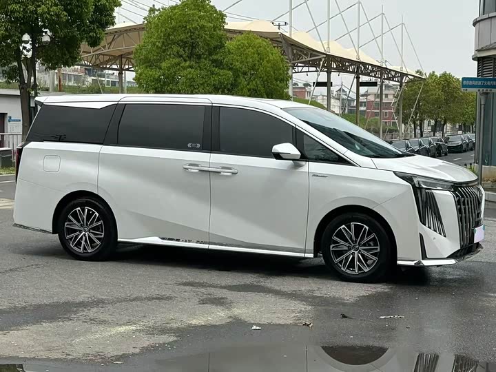 Фото 3 - GAC Trumpchi M8