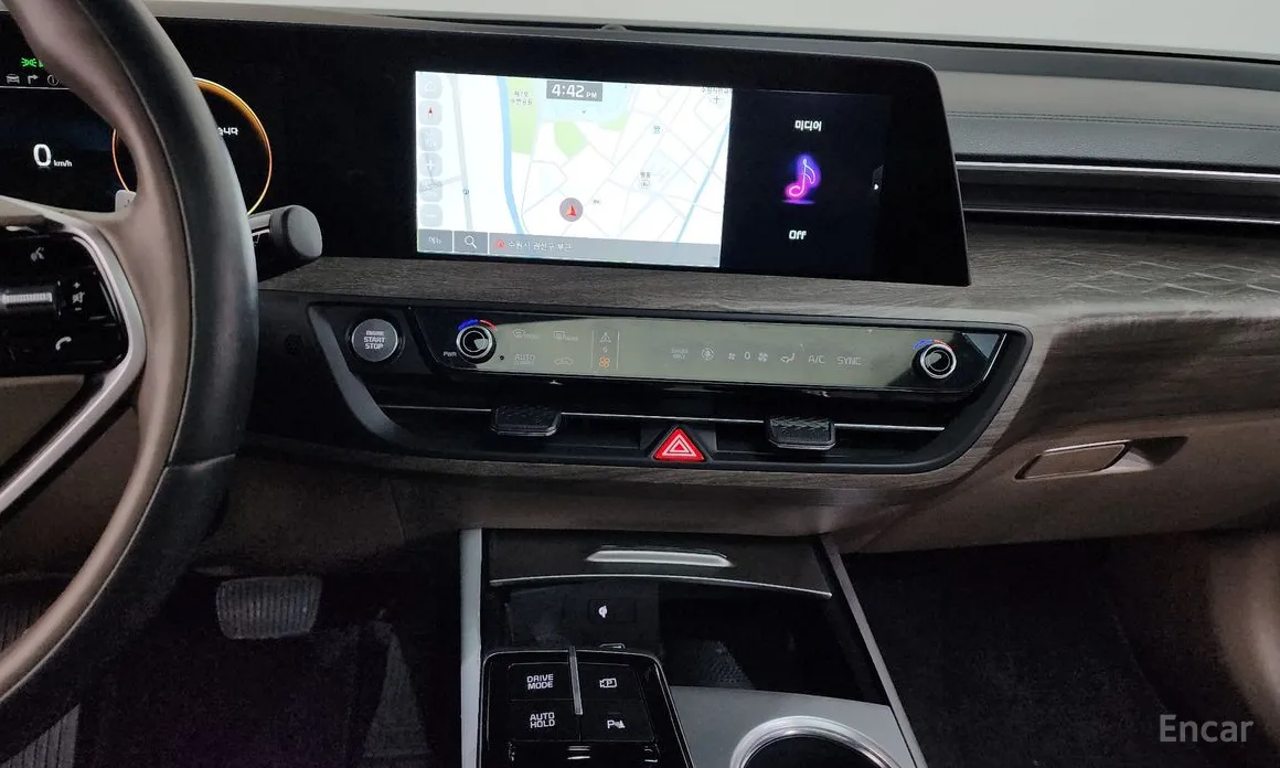 Photo 12 - Kia K8