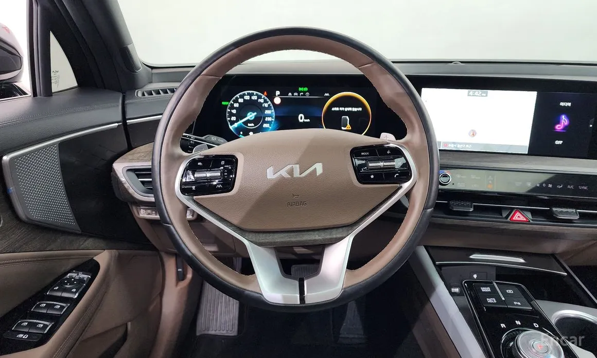Photo 13 - Kia K8