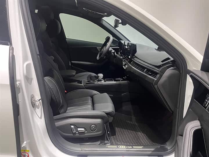 Фото 9 - Audi A4L