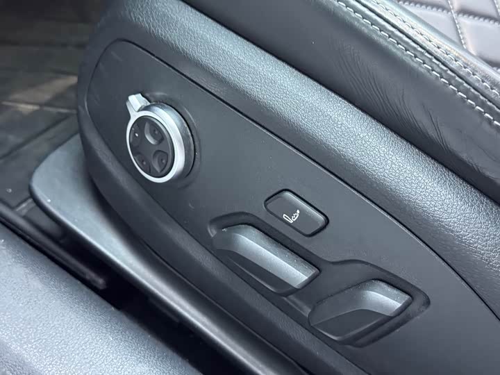 Photo 6 - Audi S4