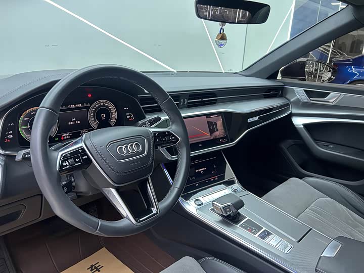 Фото 8 - Audi A6L Hybrid