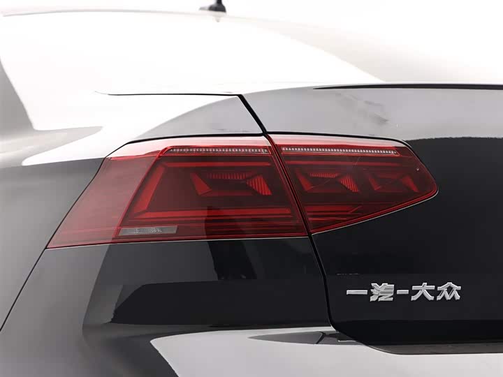 Photo 8 - Volkswagen Magotan