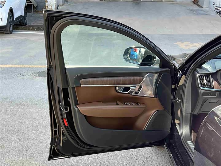 Volvo S90 2025 2025款 B5 智雅豪华版