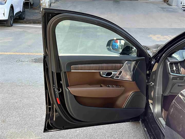 Volvo S90 2025 2025款 B5 智雅豪华版