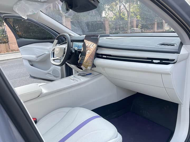 Geely Preface L 2024 2024款 油混 1.5TD 天宫版