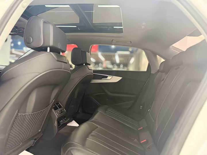 Фото 5 - Audi A4L