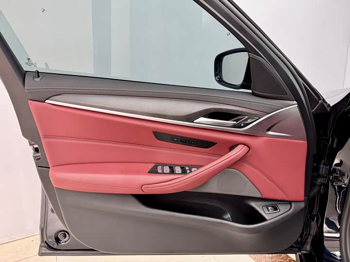 Zdjęcie 8 - BMW 5 Series