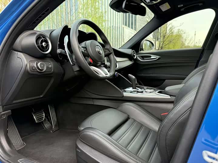 Alfa Romeo Giulia 2023 2023款 2.0T 280HP 赛道版