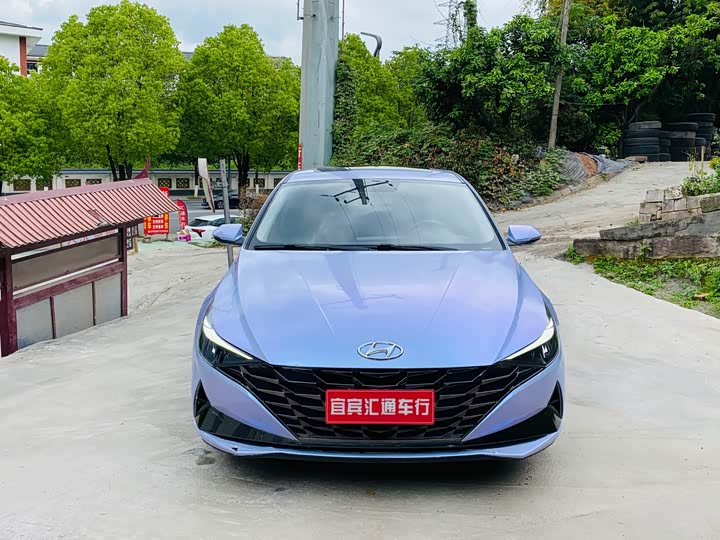Photo 2 - Hyundai Elantra N line