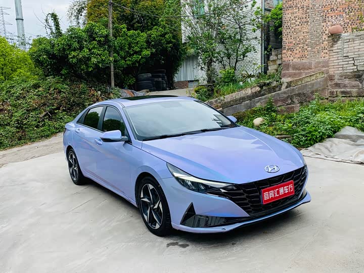Photo 3 - Hyundai Elantra N line