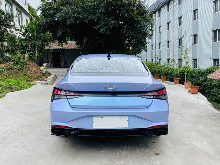 Photo 4 - Hyundai Elantra N line