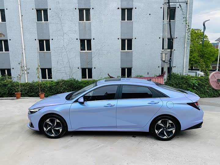Photo 7 - Hyundai Elantra N line