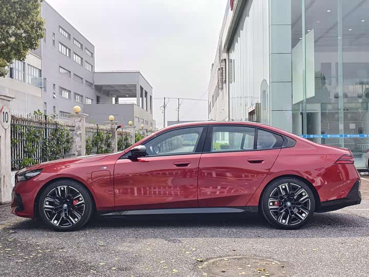 Zdjęcie 3 - BMW i5