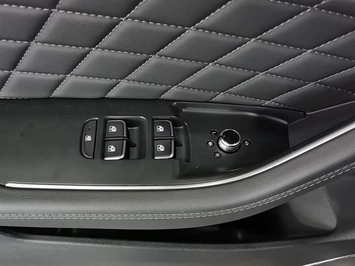 Zdjęcie 9 - Hongqi HS5
