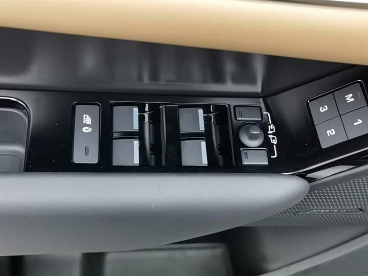 Фото 8 - Land Rover Range Rover Velar