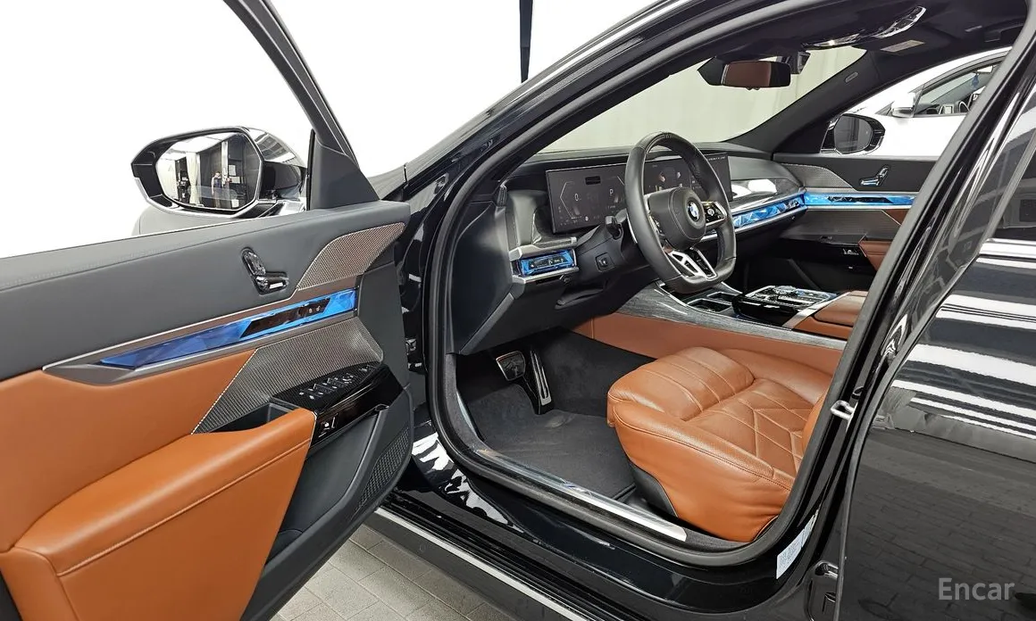 Фото 10 - BMW 7 Series