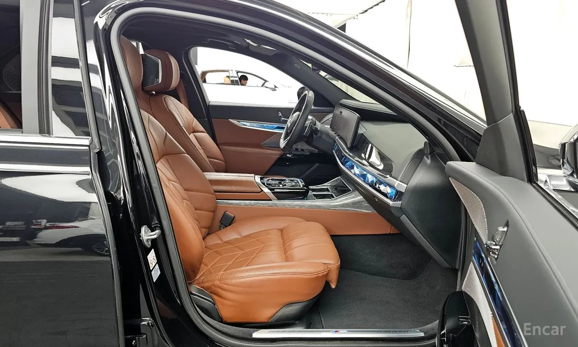 Фото 11 - BMW 7 Series