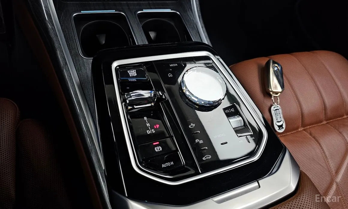 Фото 9 - BMW 7 Series